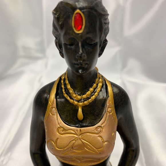 Beautiful Indian Godess Meditating with Ruby 3rd Eye - Picture 6 of 6